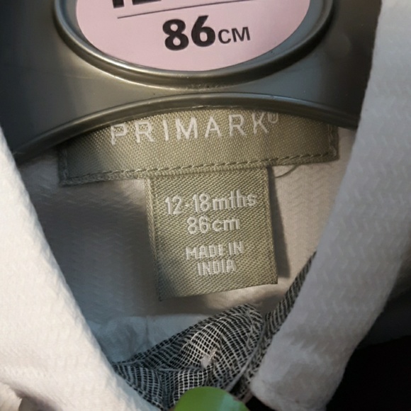 #653 NWT tuxido with bow. Long sleeve. Size:12-18mo - Picture 3 of 5